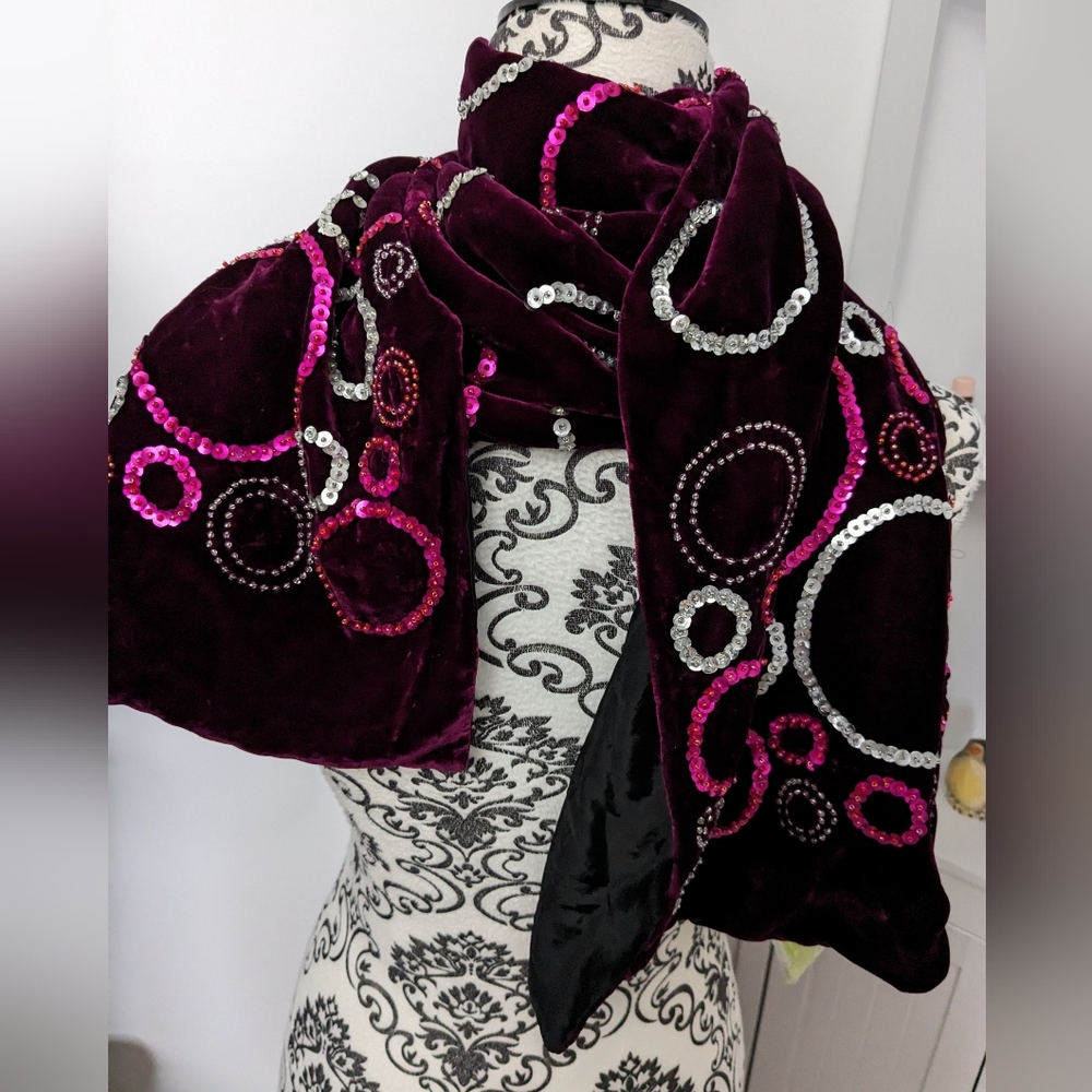 Wooven design NWT scarf